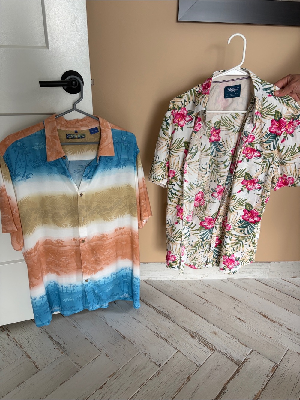 Casual Men's Gradient Stripe Button-Down Shirt in Blue, Orange & Cream